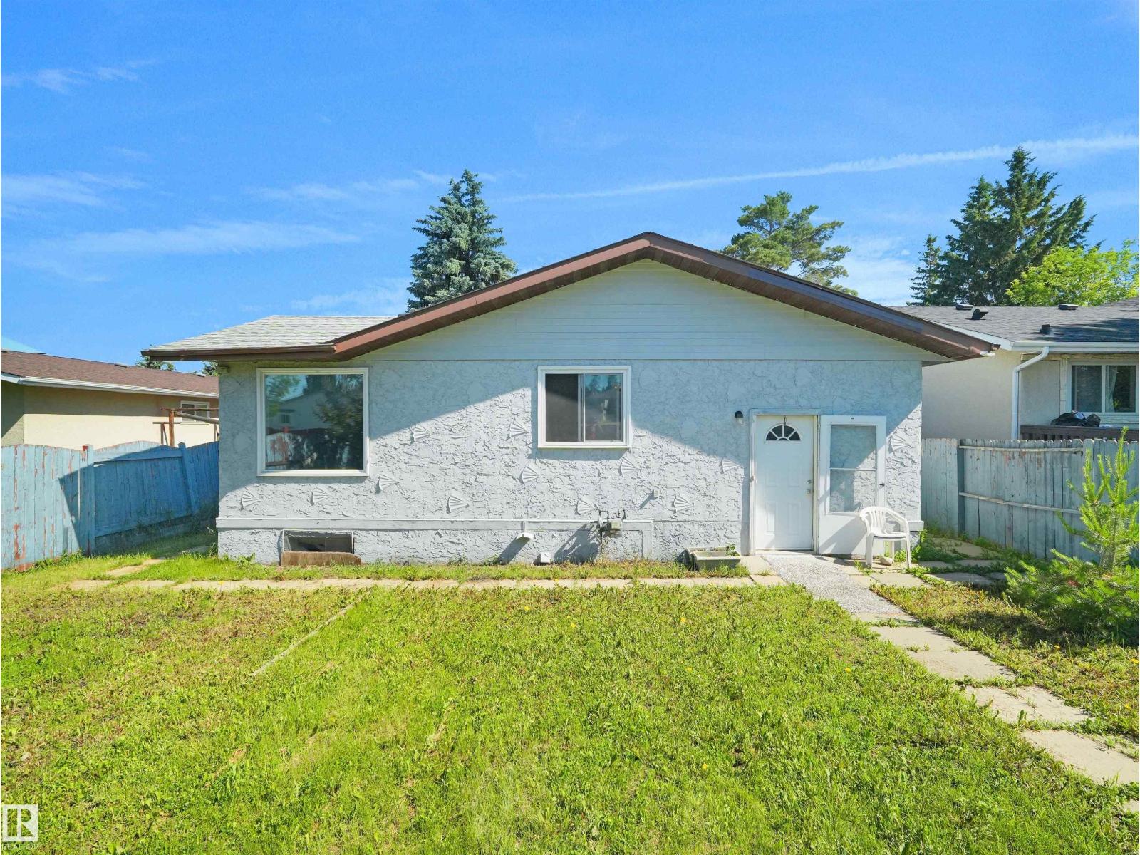 4827 17 AV NW - 15