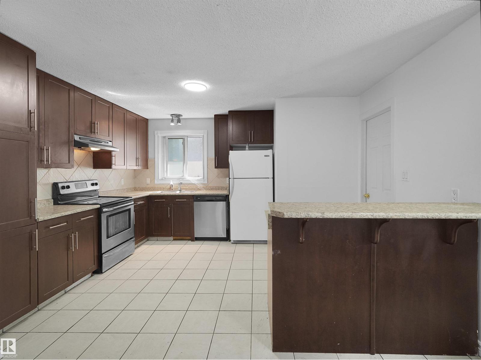 4827 17 AV NW - 22
