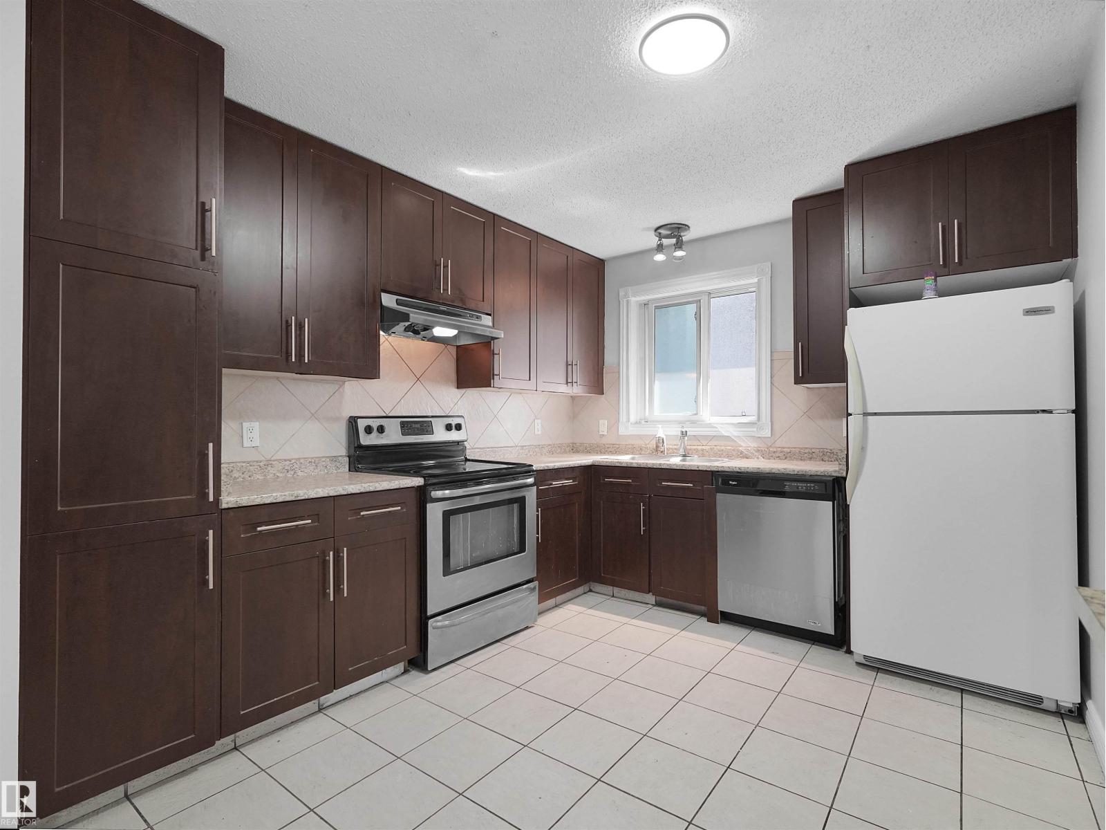 4827 17 AV NW - 23