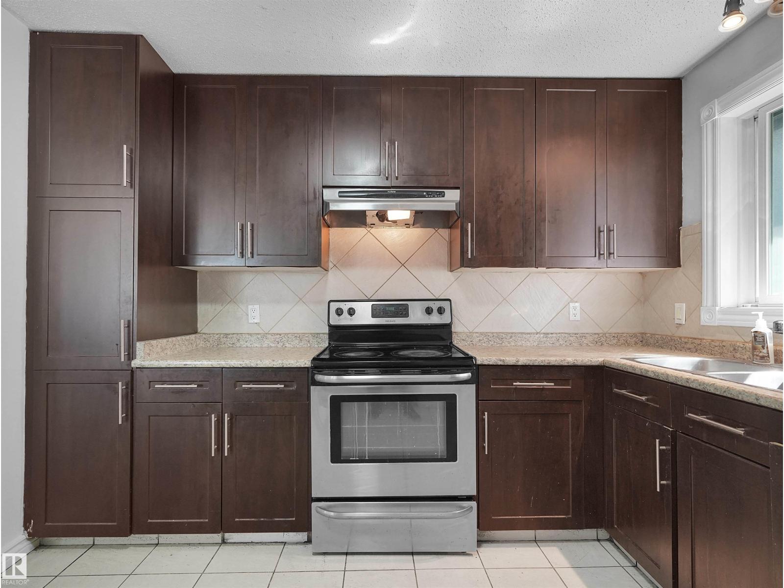 4827 17 AV NW - 24