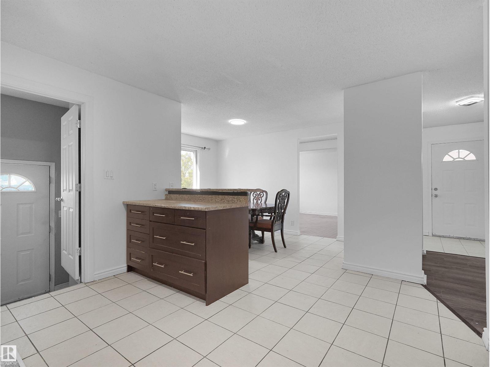 4827 17 AV NW - 25