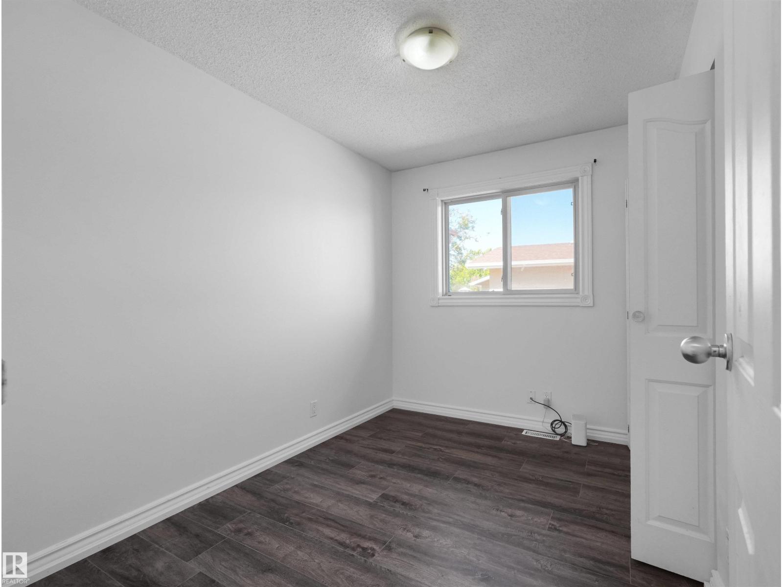 4827 17 AV NW - 30