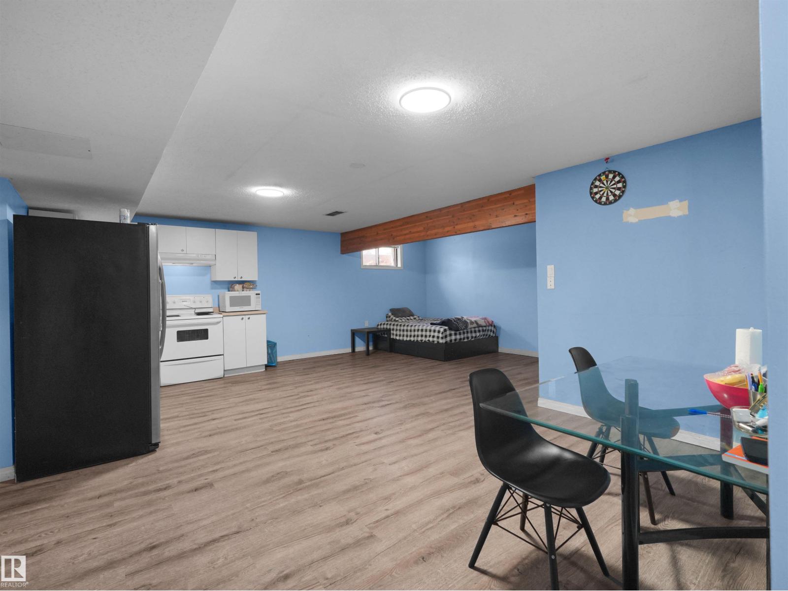 4827 17 AV NW - 39