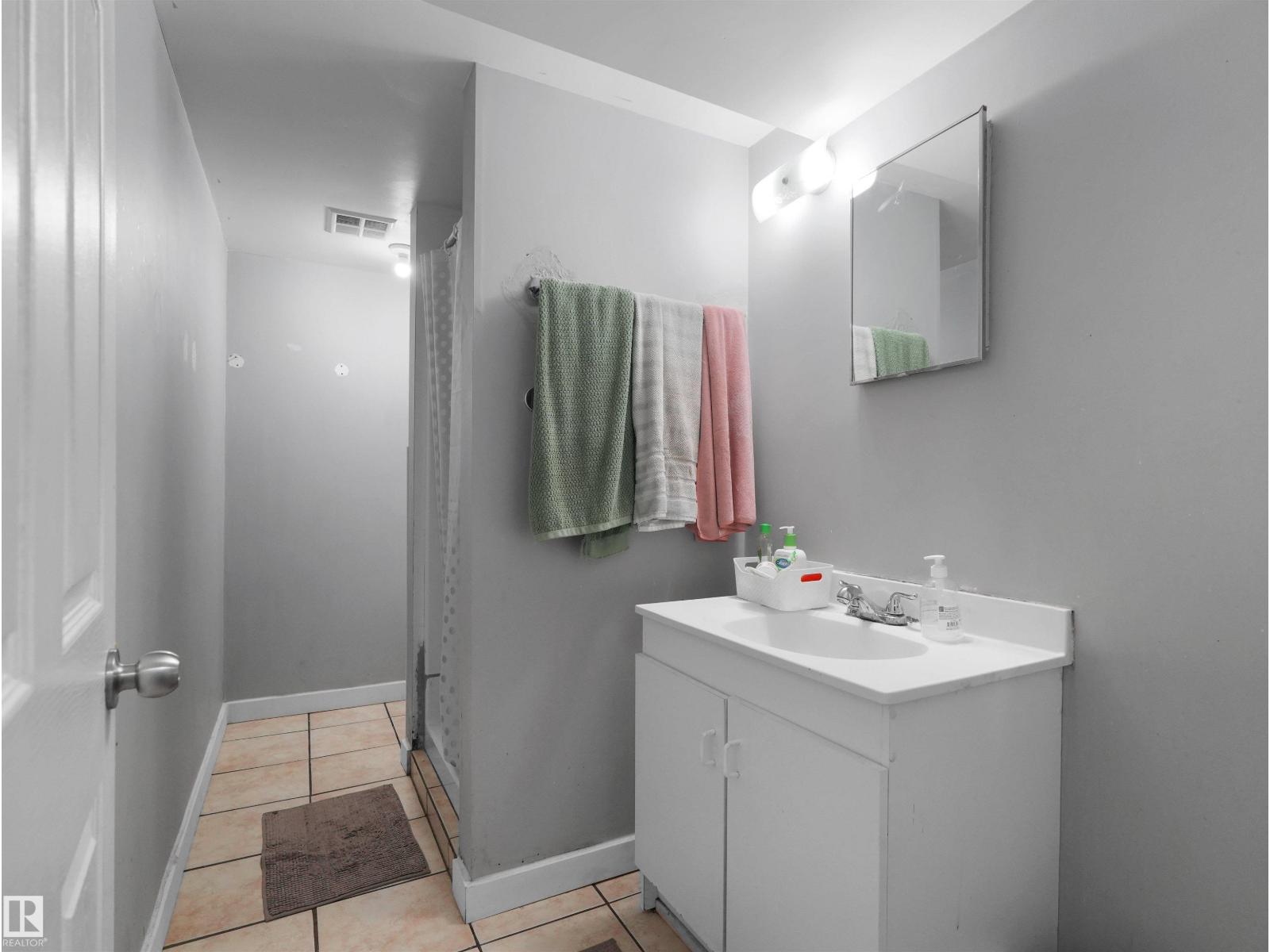 4827 17 AV NW - 43