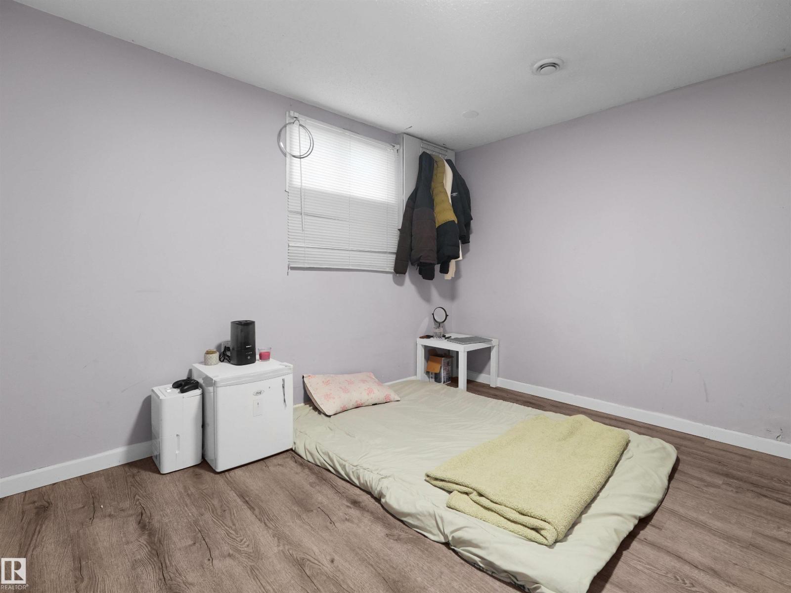 4827 17 AV NW - 44