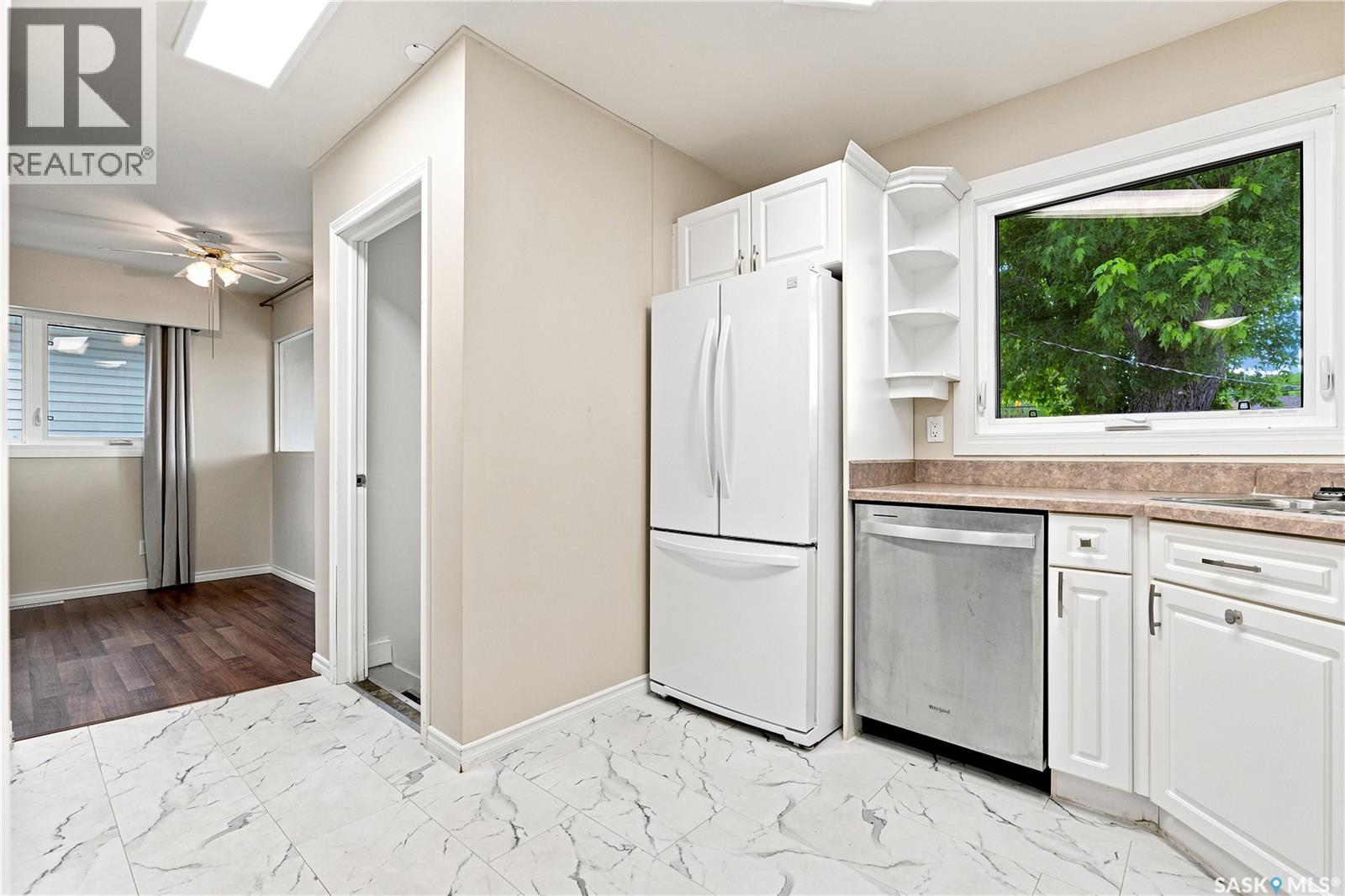 2118 Clarence AVENUE S — photo 11