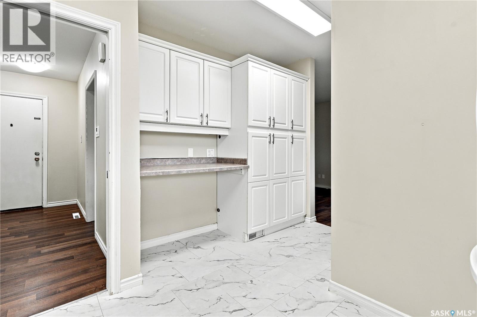 2118 Clarence AVENUE S — photo 12