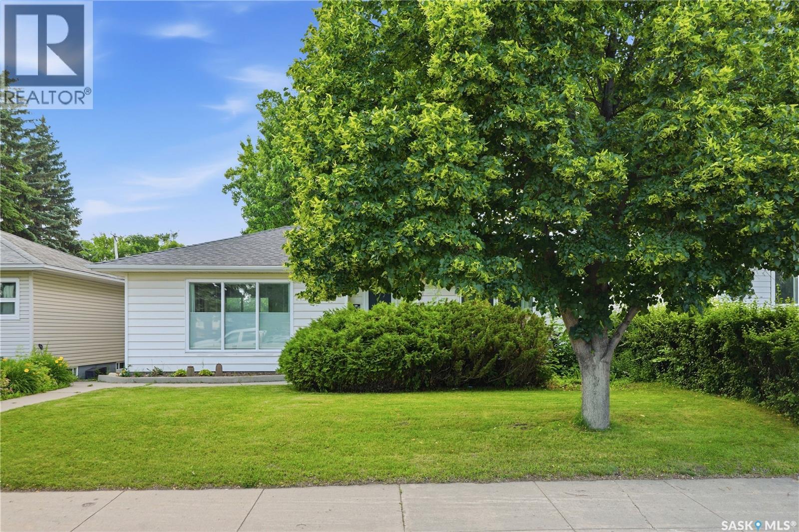 2118 Clarence AVENUE S - photo 2