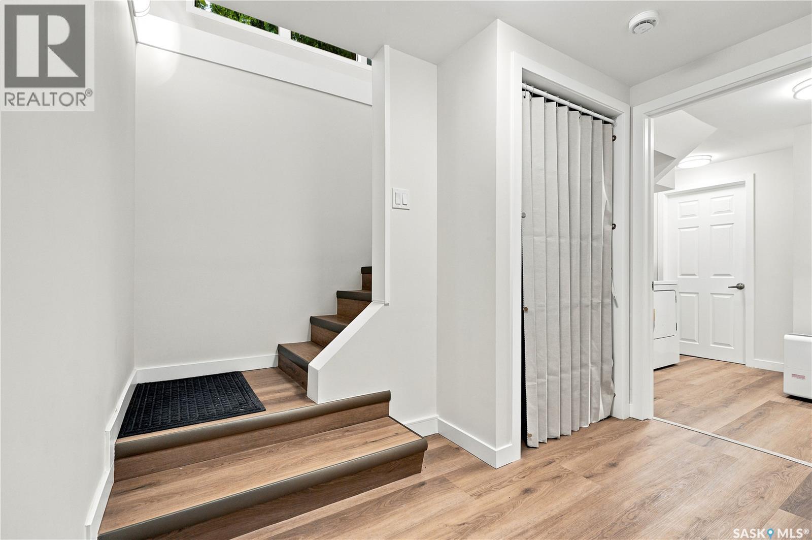 2118 Clarence AVENUE S — photo 22