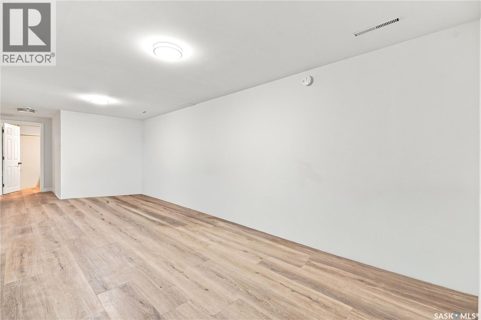 2118 Clarence AVENUE S — photo 24