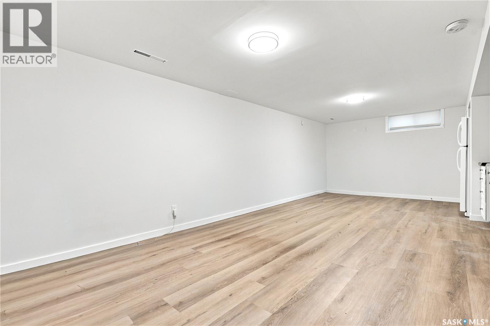 2118 Clarence AVENUE S — photo 27