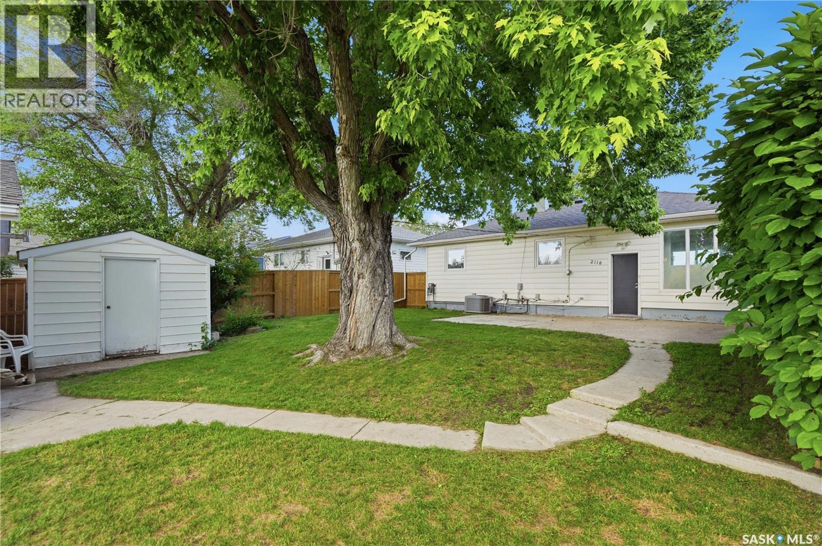 2118 Clarence AVENUE S — photo 37