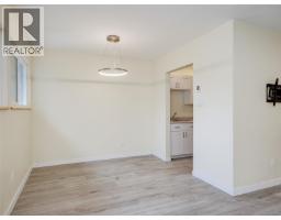 518 Carnation Pl, Saanich, BC V8Z6G6 Photo 11