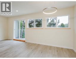 518 Carnation Pl, Saanich, BC V8Z6G6 Photo 12