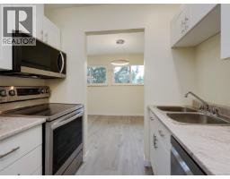 518 Carnation Pl, Saanich, BC V8Z6G6 Photo 16