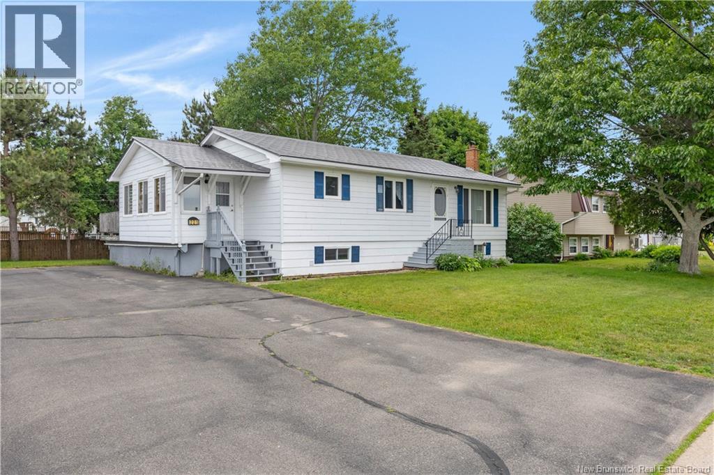 221 Magnolia Avenue - 1