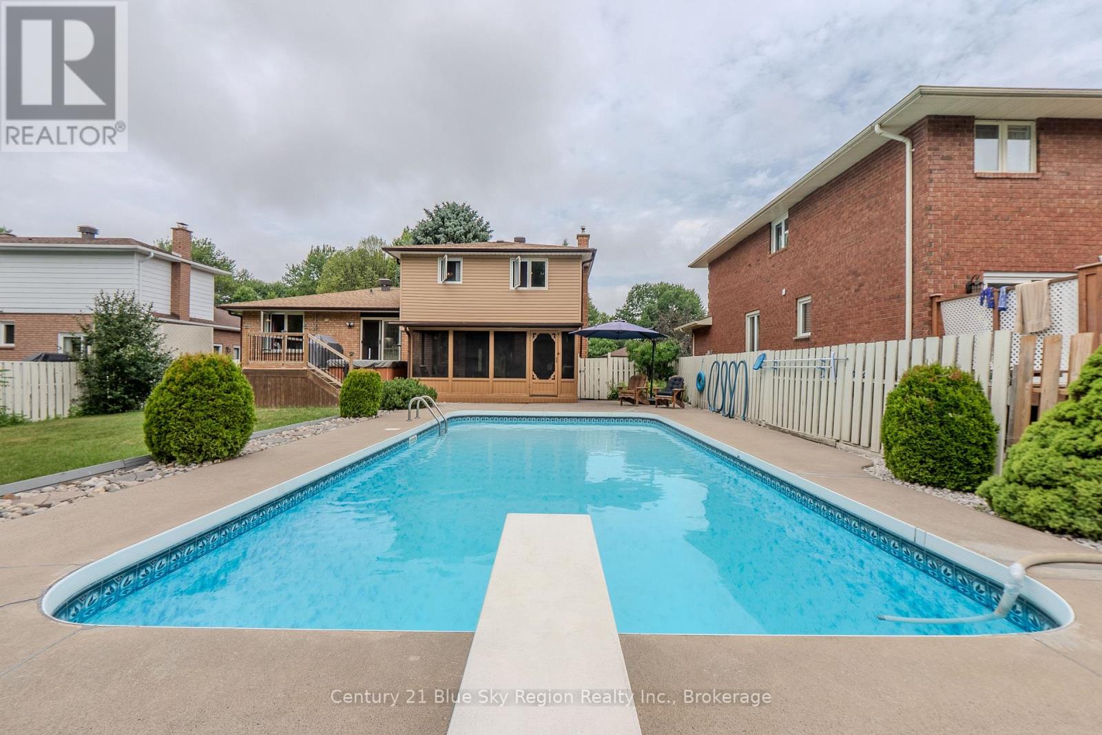87 LABRECHE DRIVE - 44