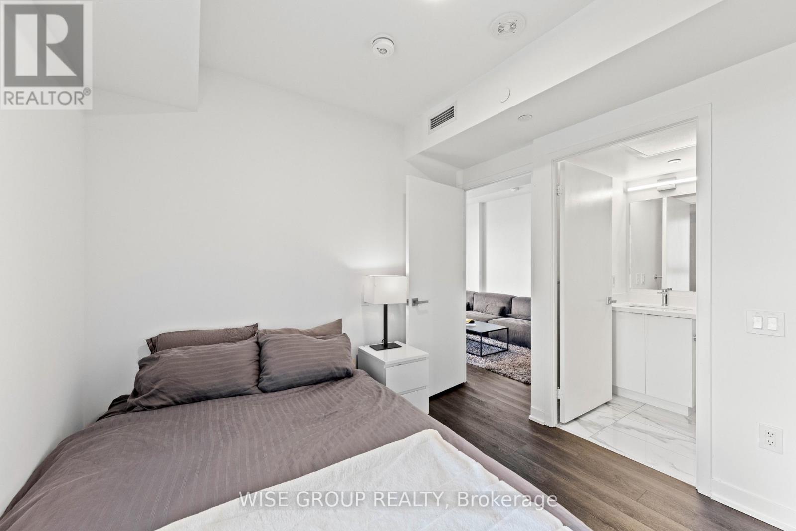 #915 500 WILSON AVENUE - Image 17