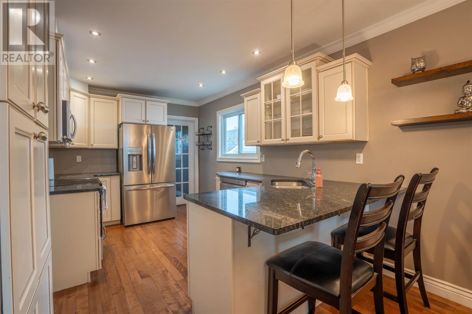 473 Charles ST - 12