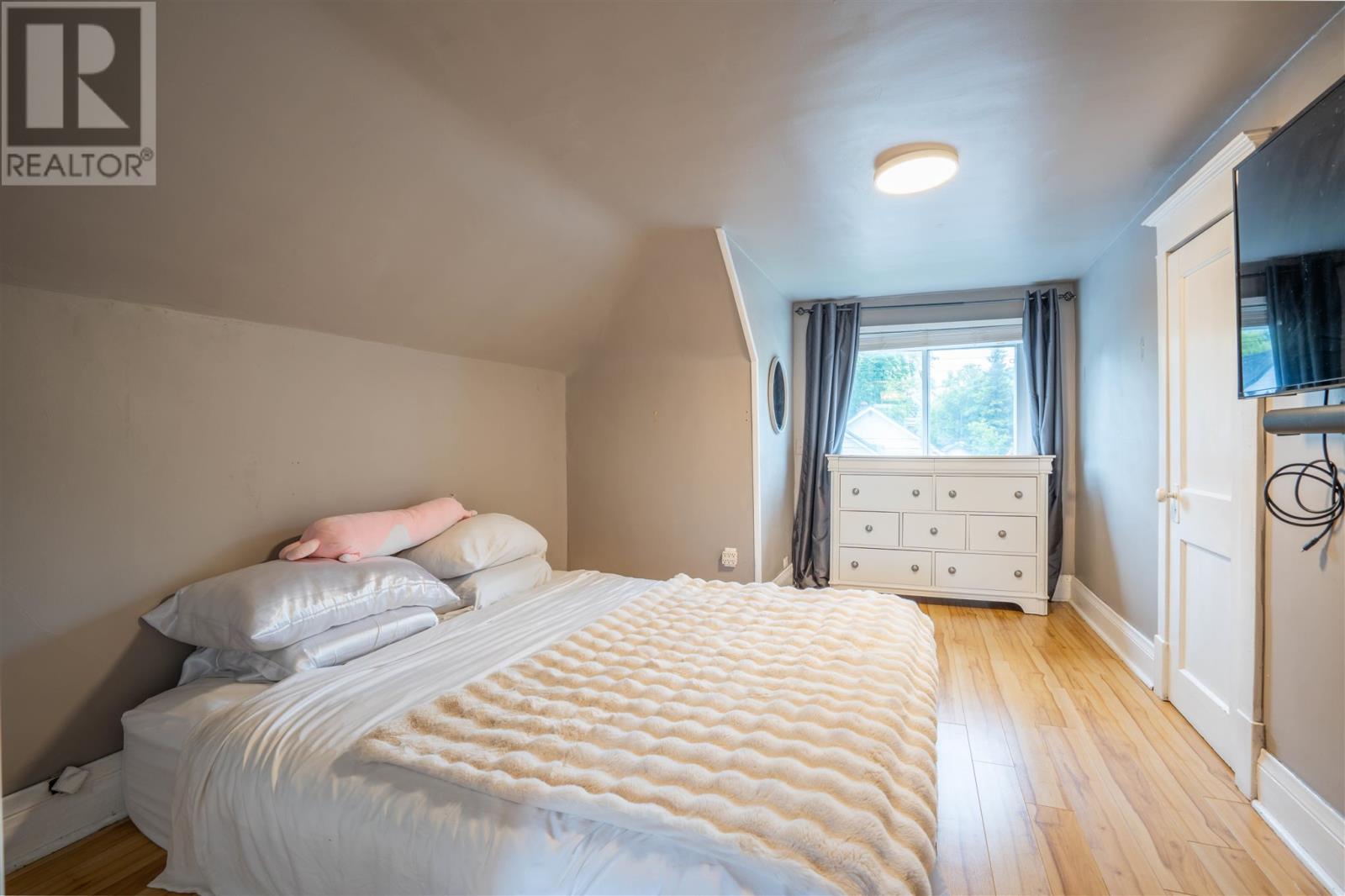 473 Charles ST - 16