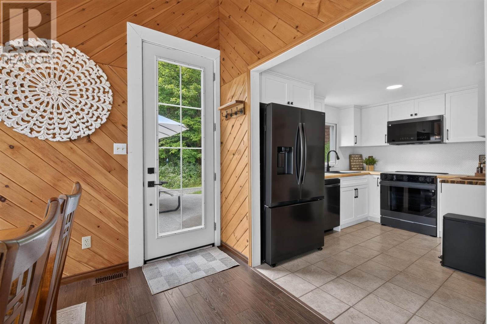 133 Cressey RD - 23