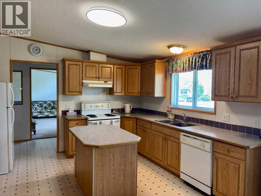 5014 45 Avenue - 7