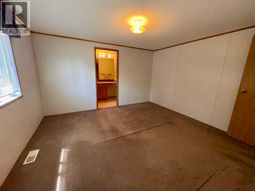 5014 45 Avenue - 14