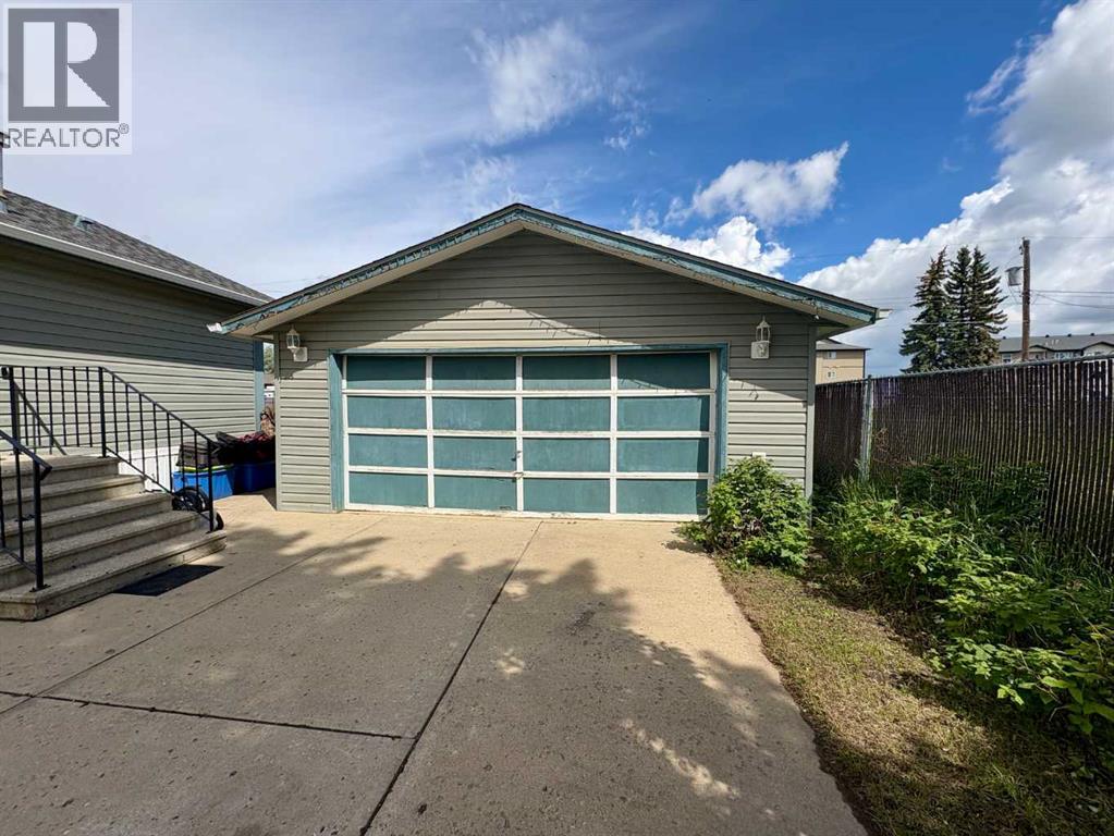 5014 45 Avenue - 23