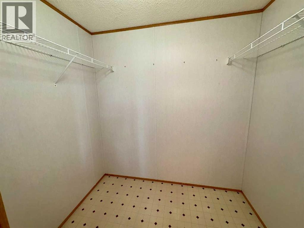 5014 45 Avenue - 15