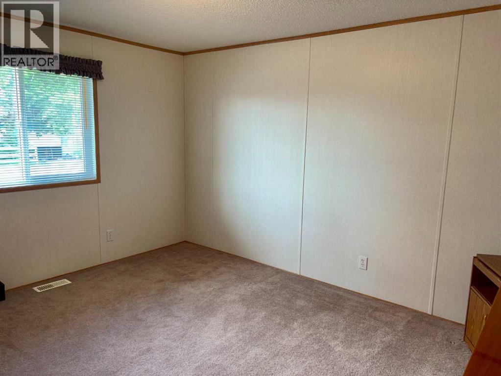 5014 45 Avenue - 3