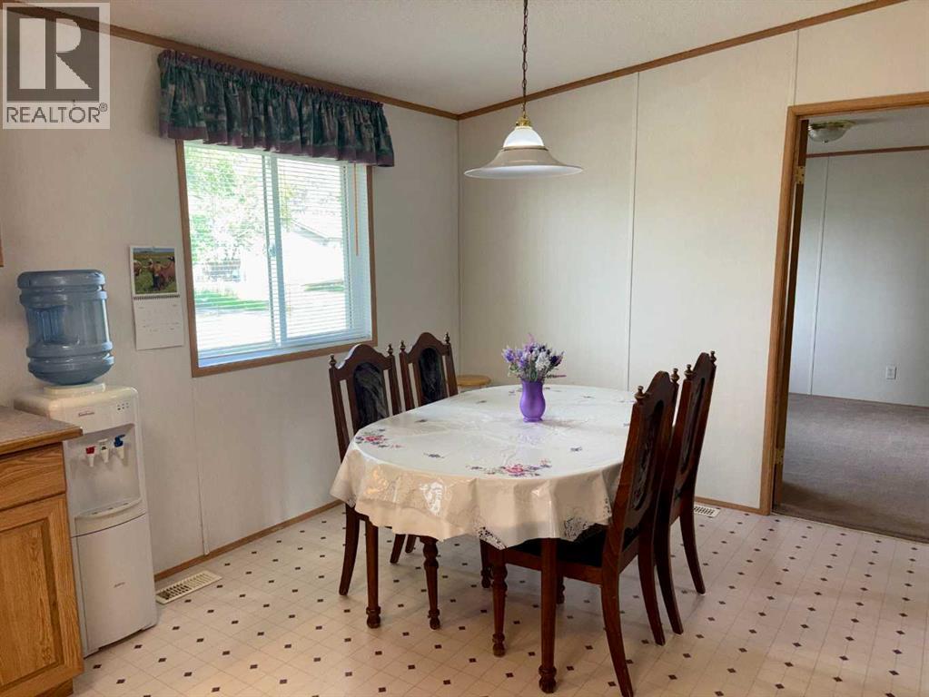 5014 45 Avenue - 6