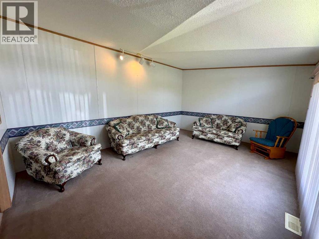 5014 45 Avenue - 12