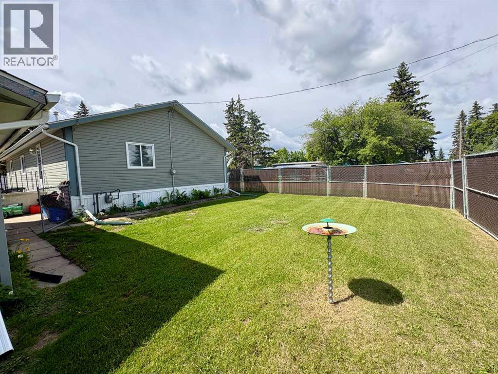 5014 45 Avenue - 21