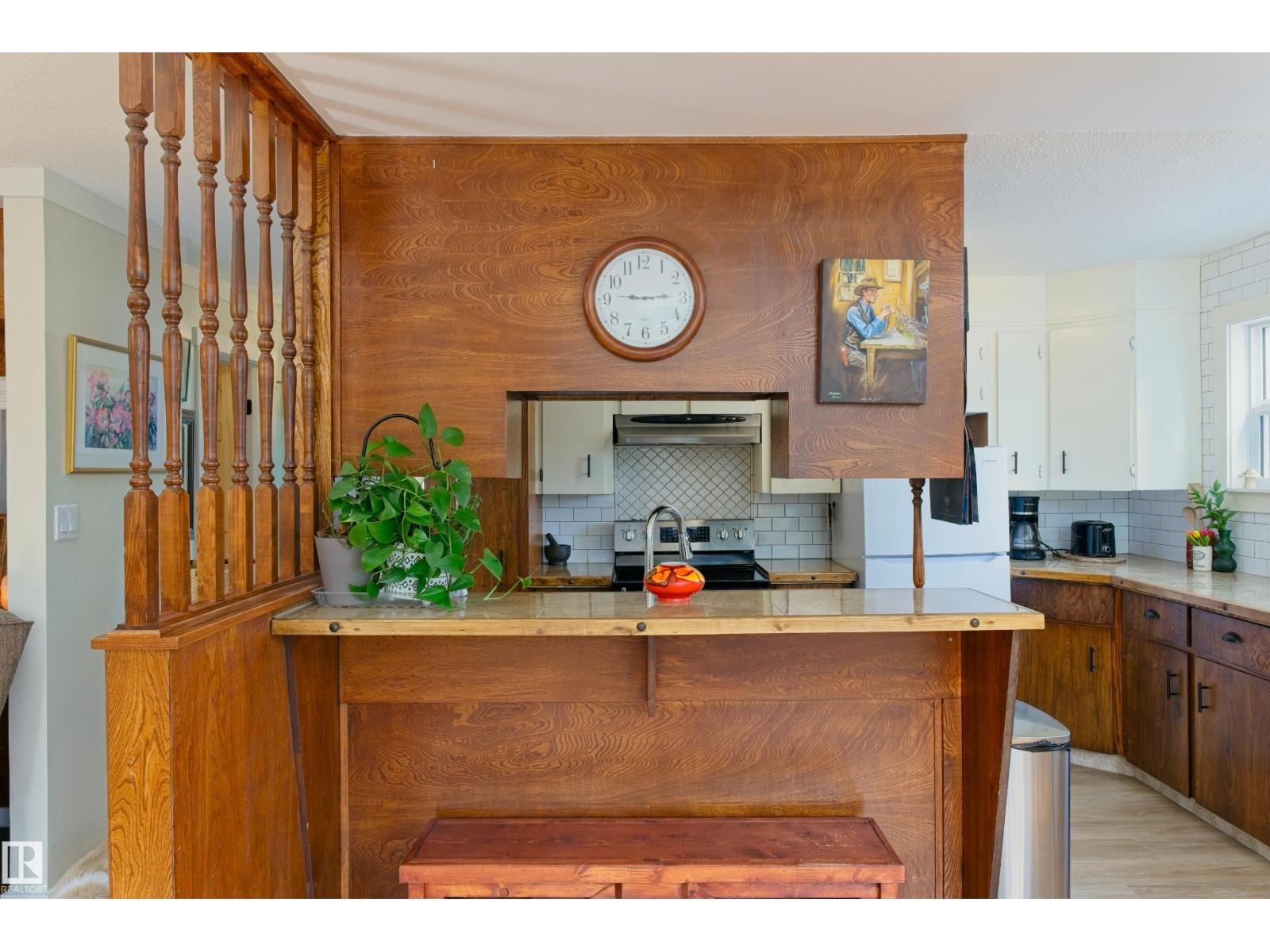 5212 43 Street - 11