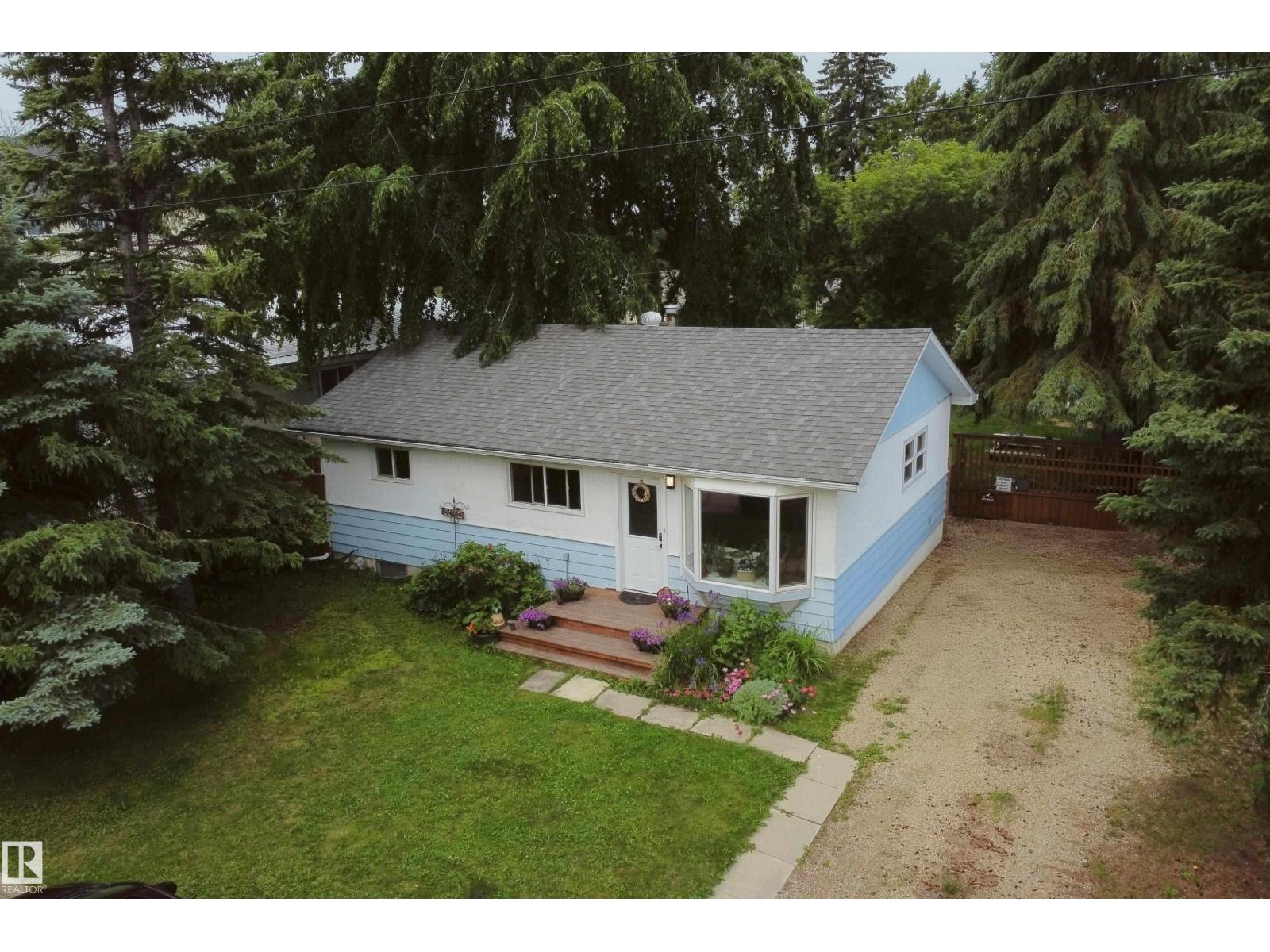 5212 43 Street - 3