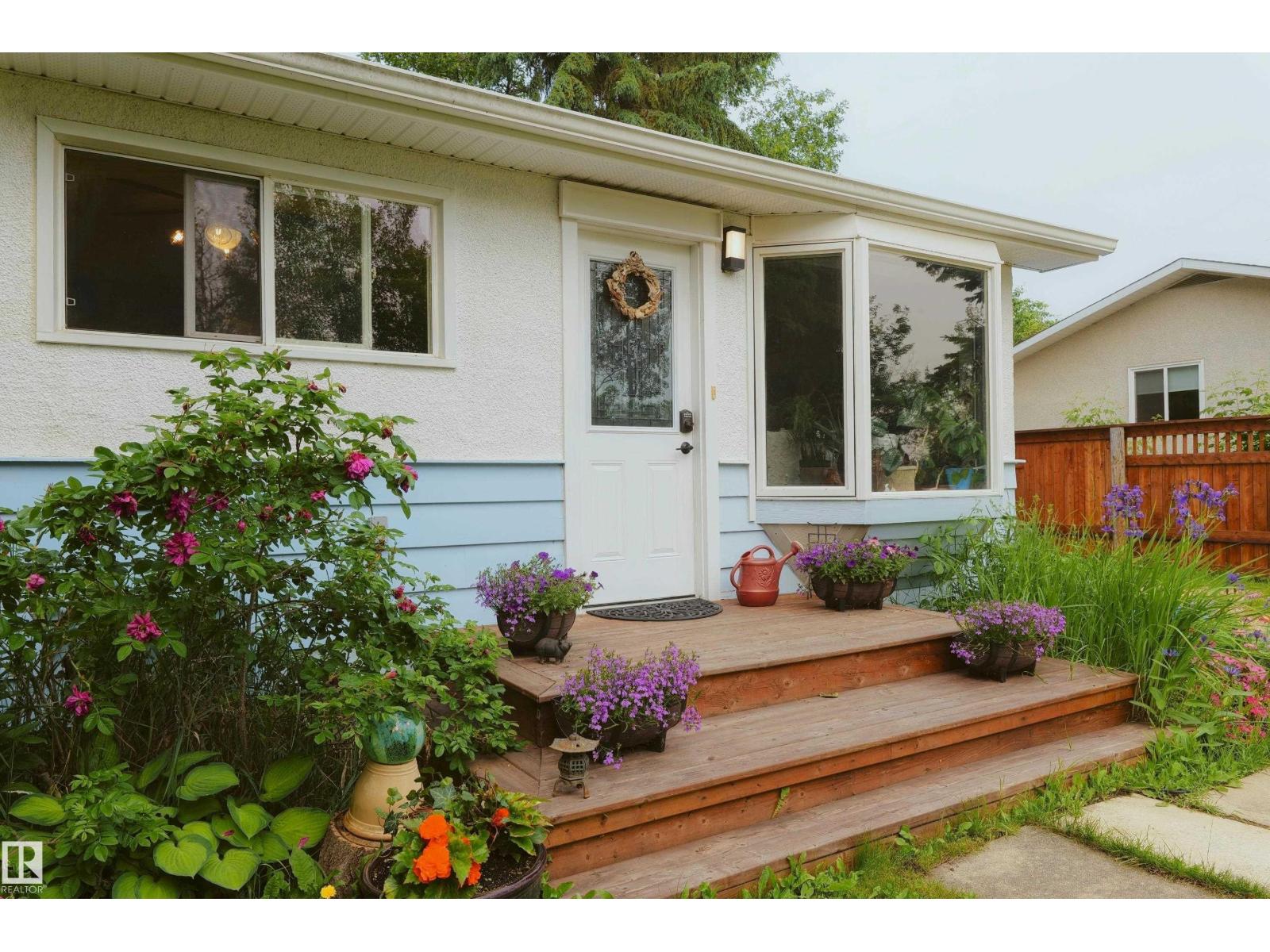 5212 43 Street - 4