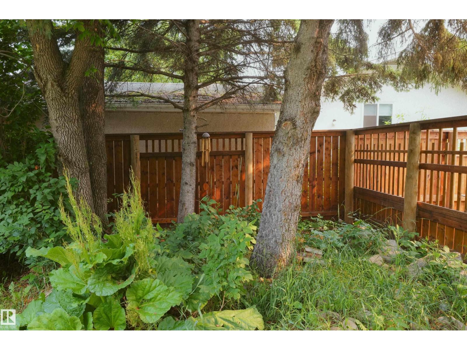 5212 43 Street - 40