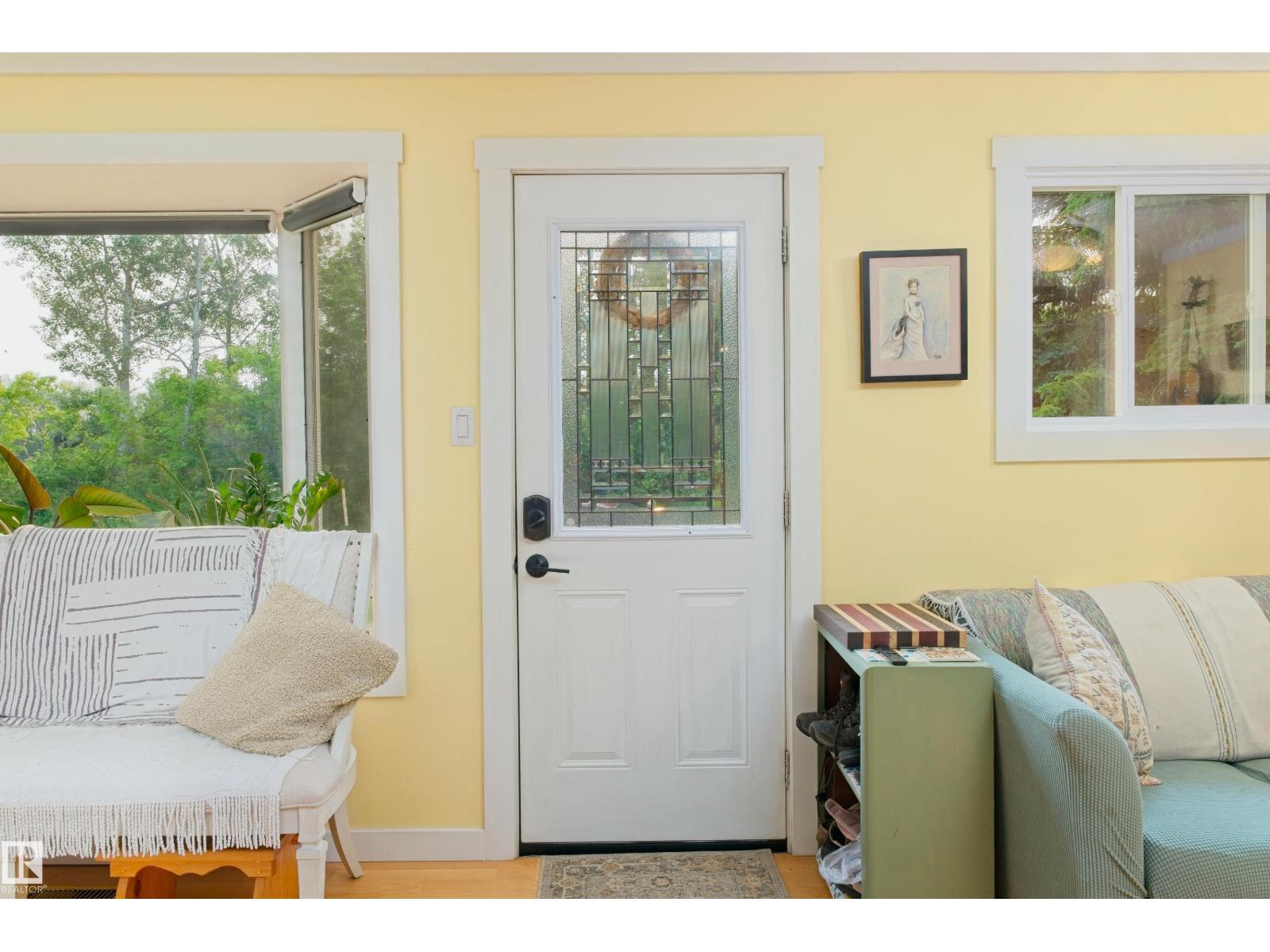 5212 43 Street - 7
