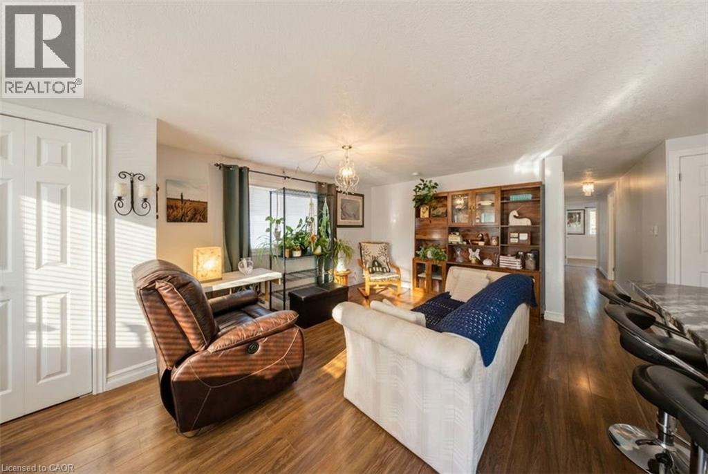 105 MEADOWS Drive - 13