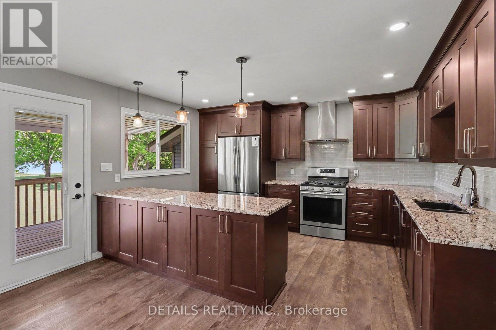 559 MAIN STREET - 8