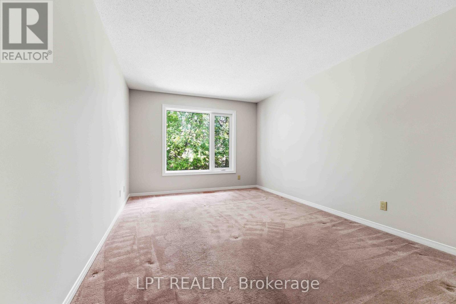 #40 24 GRAND CEDAR COURT - 14