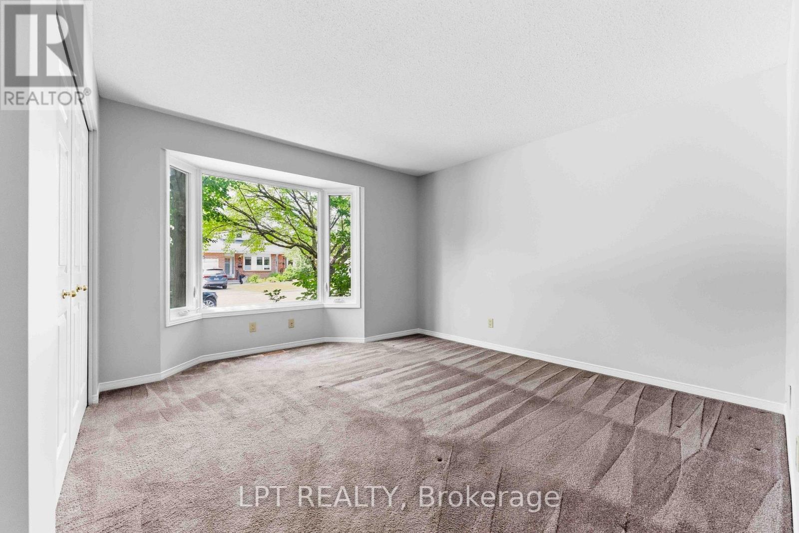 #40 24 GRAND CEDAR COURT - 18