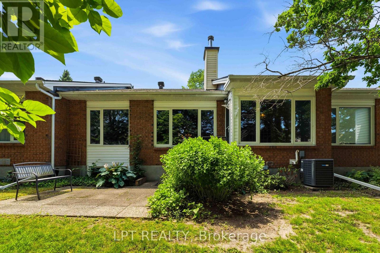 #40 24 GRAND CEDAR COURT - 27