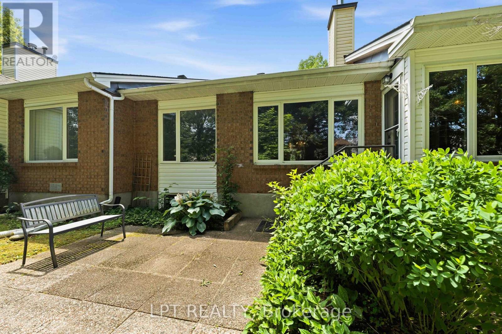 #40 24 GRAND CEDAR COURT - 28