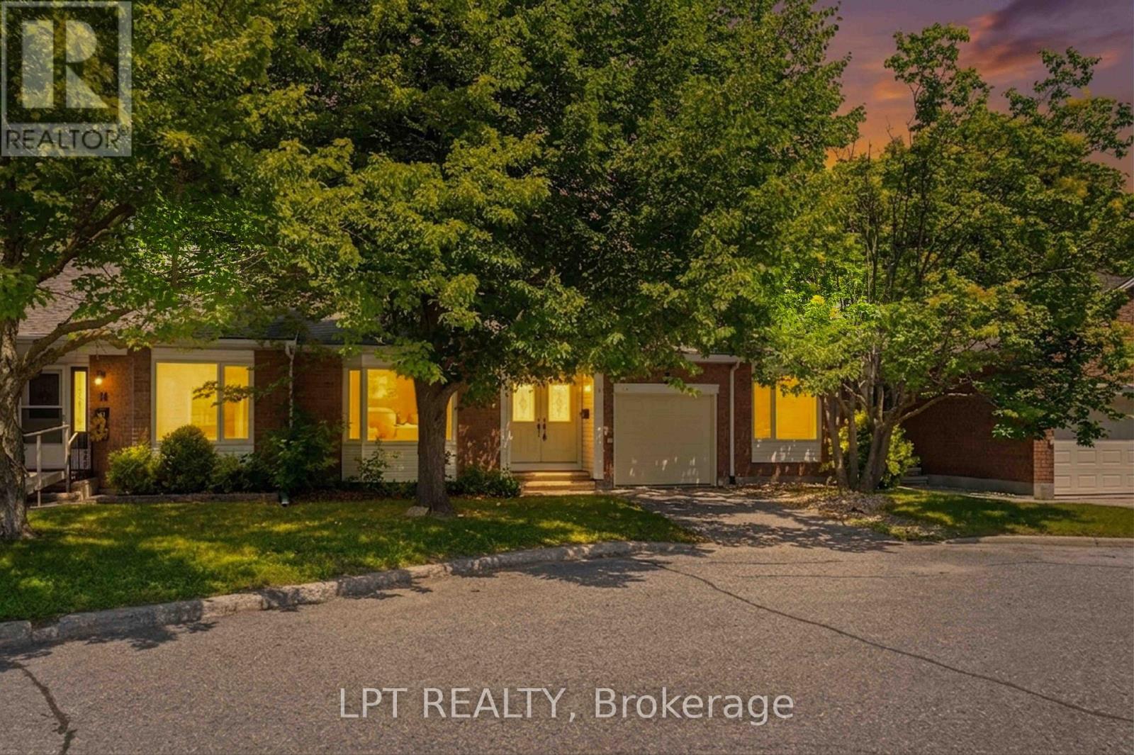 #40 24 GRAND CEDAR COURT - 30