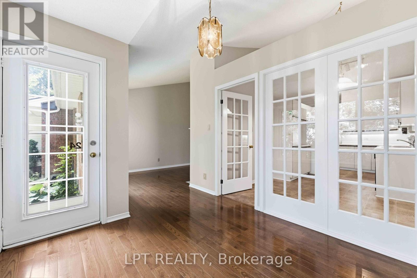 #40 24 GRAND CEDAR COURT - 8