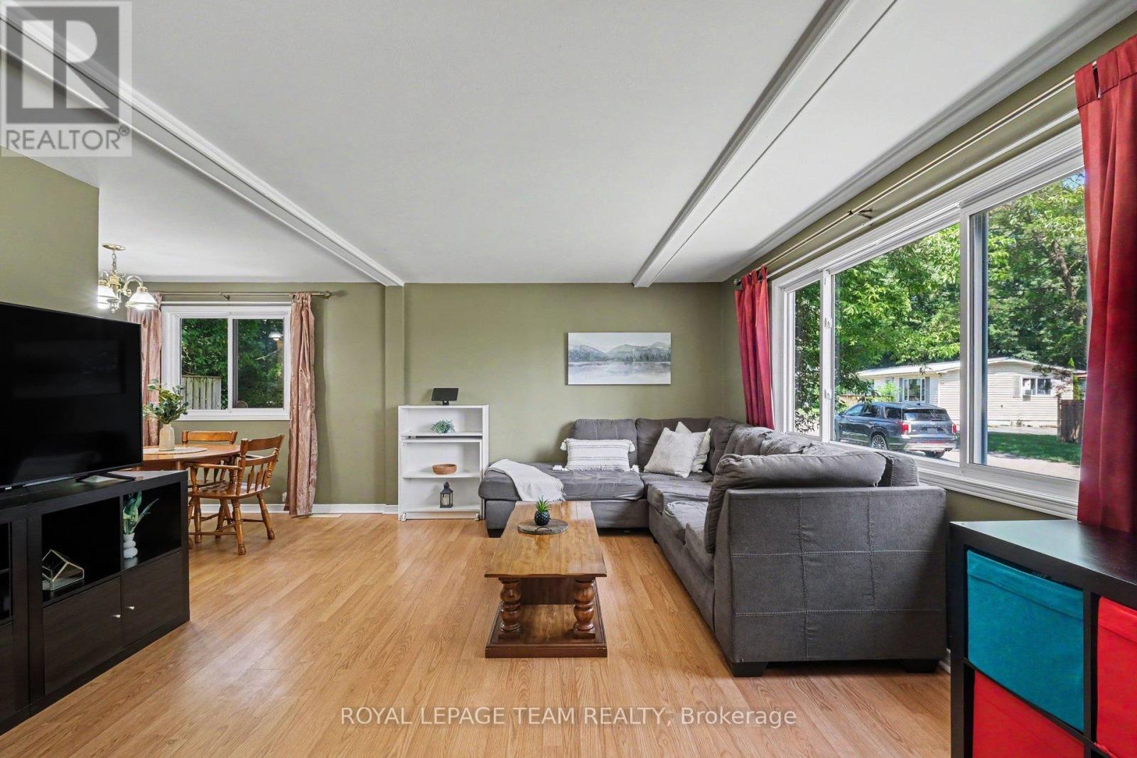 17 CASSELL LANE - 6