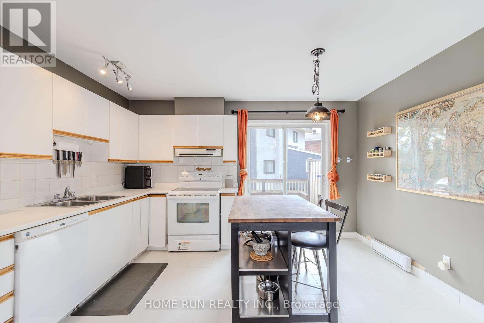 #24 2828 RICHMOND ROAD - 21