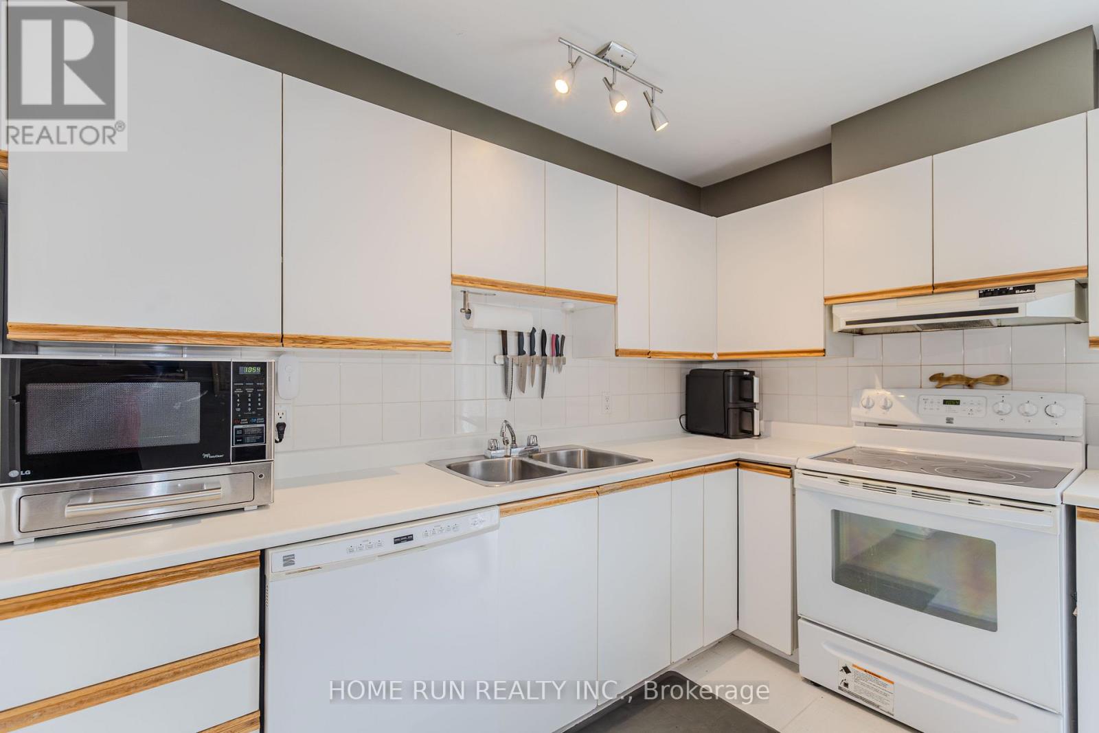 #24 2828 RICHMOND ROAD - 24