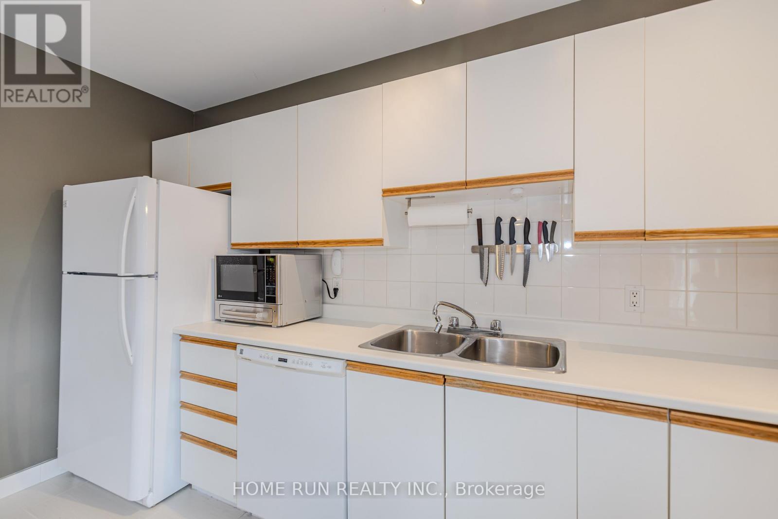 #24 2828 RICHMOND ROAD - 25